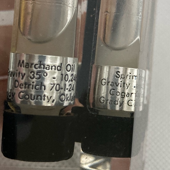 Vintage Apache Lucite crude oil samples paperweight RARE - Picture 4 of 13